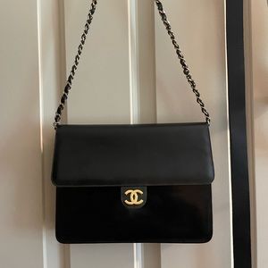 100% Authentic Vintage Chanel CC interlock flap Leather bag